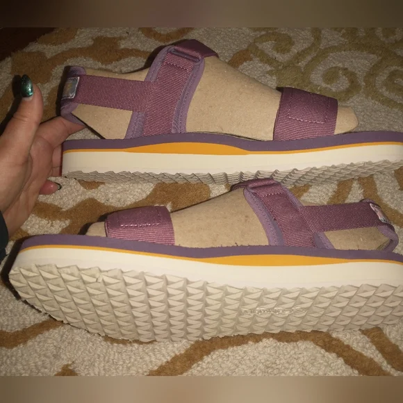 ~~COLUMBIA🧡VIA Sandals~~ - Picture 8 of 14